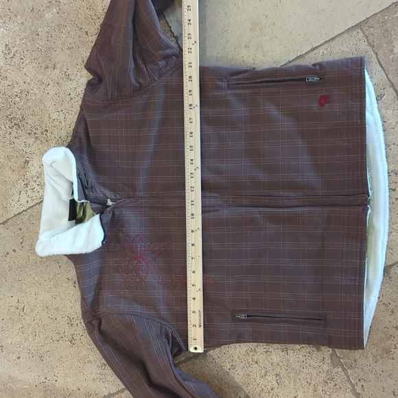 Embroidered Jacket from Mountain Hardwear - Picture 11 of 17